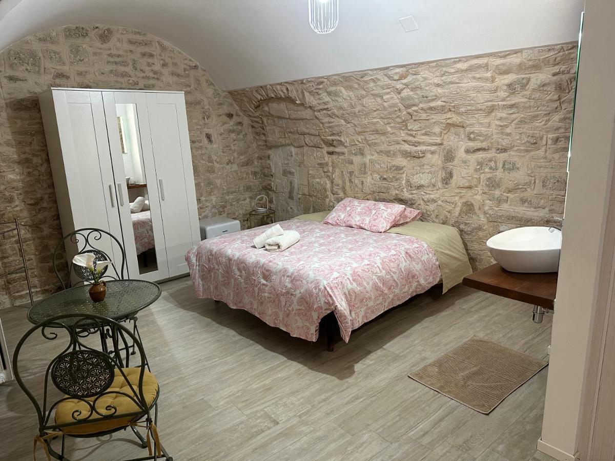 Giovinazzo Suite Pavone Griffi Exterior photo